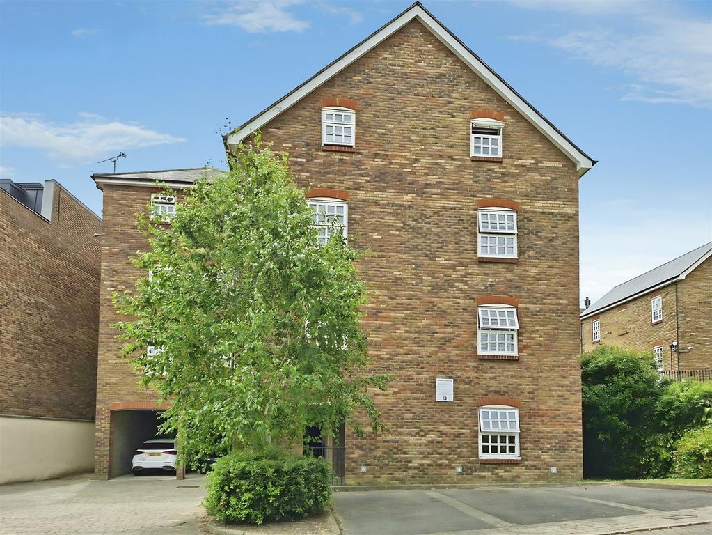 Property photo 2 of 18 Davy Court