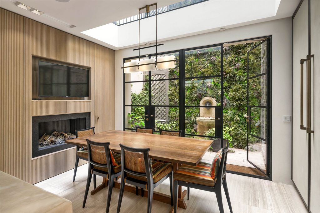 Property photo 3 of 16 Dining Area