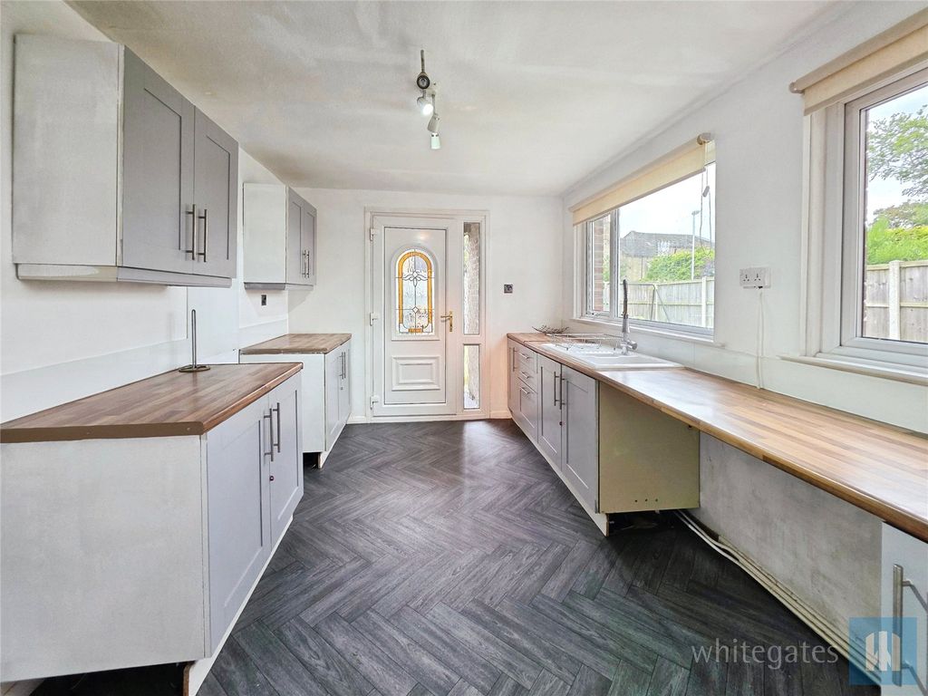 Property photo 2 of 22 Picture No. 17