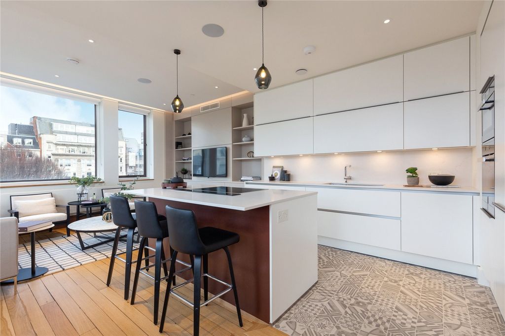 Property photo 1 of 7 Kitchen