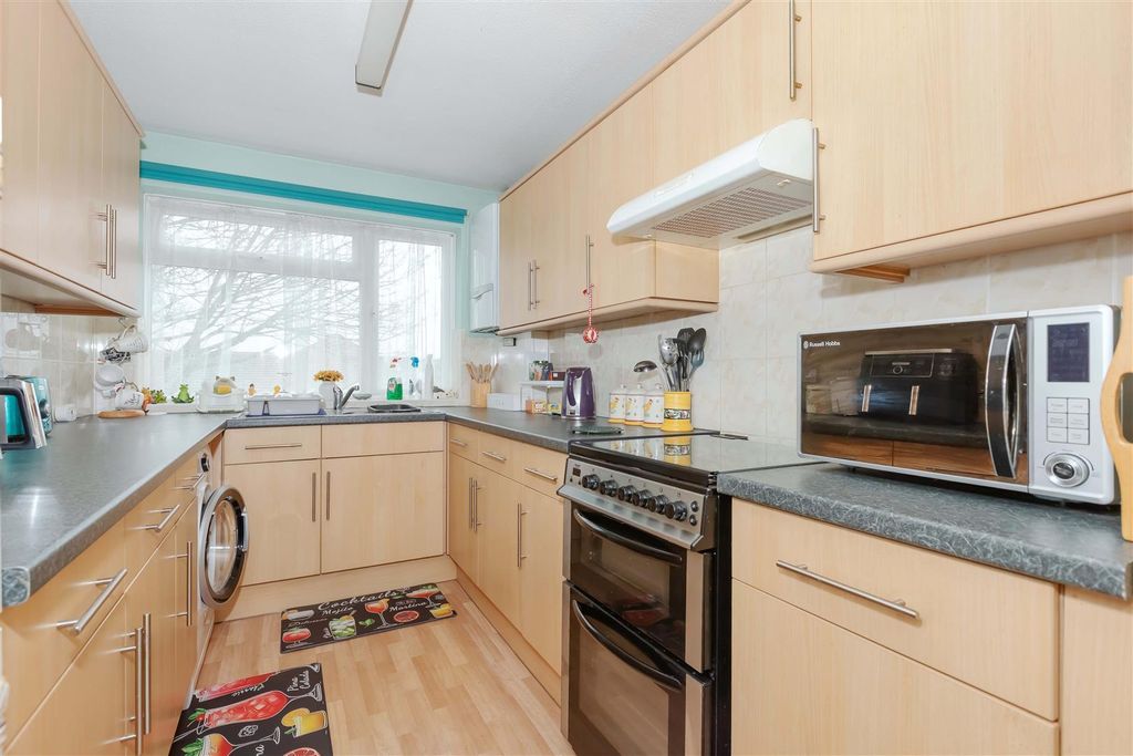 Property photo 3 of 12 Castle Court_5.Jpg