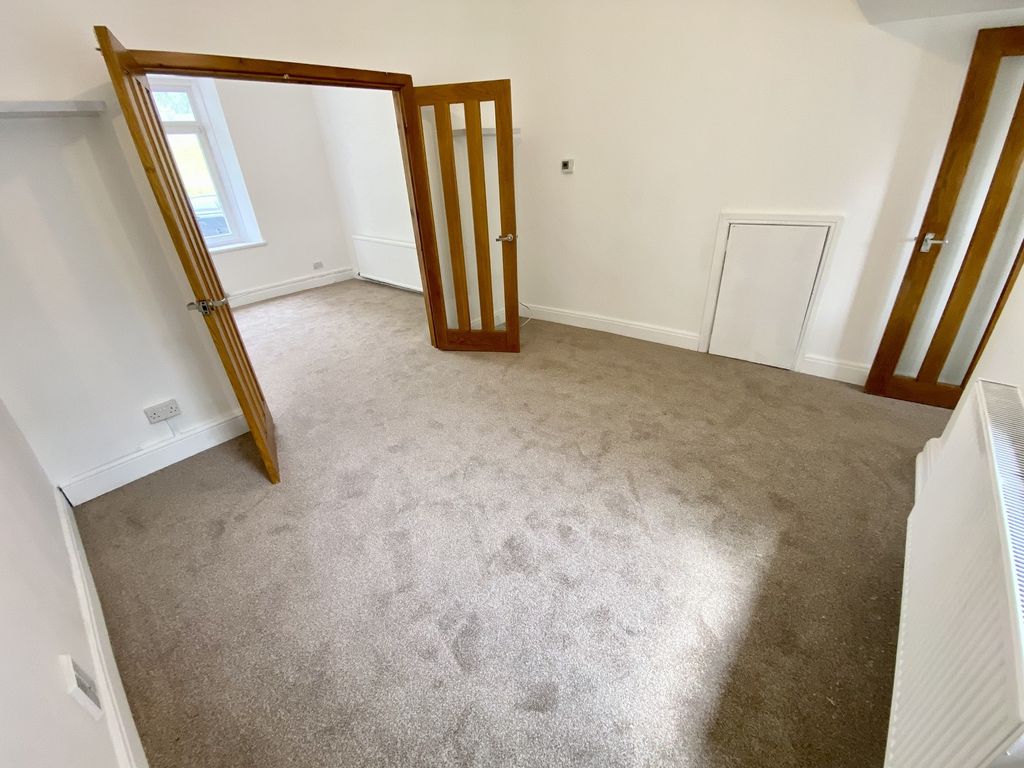 Property photo 3 of 12 Lounge