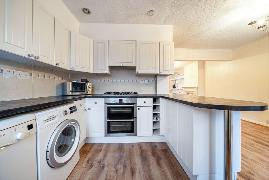 Property photo 1 of 10 Kitchen