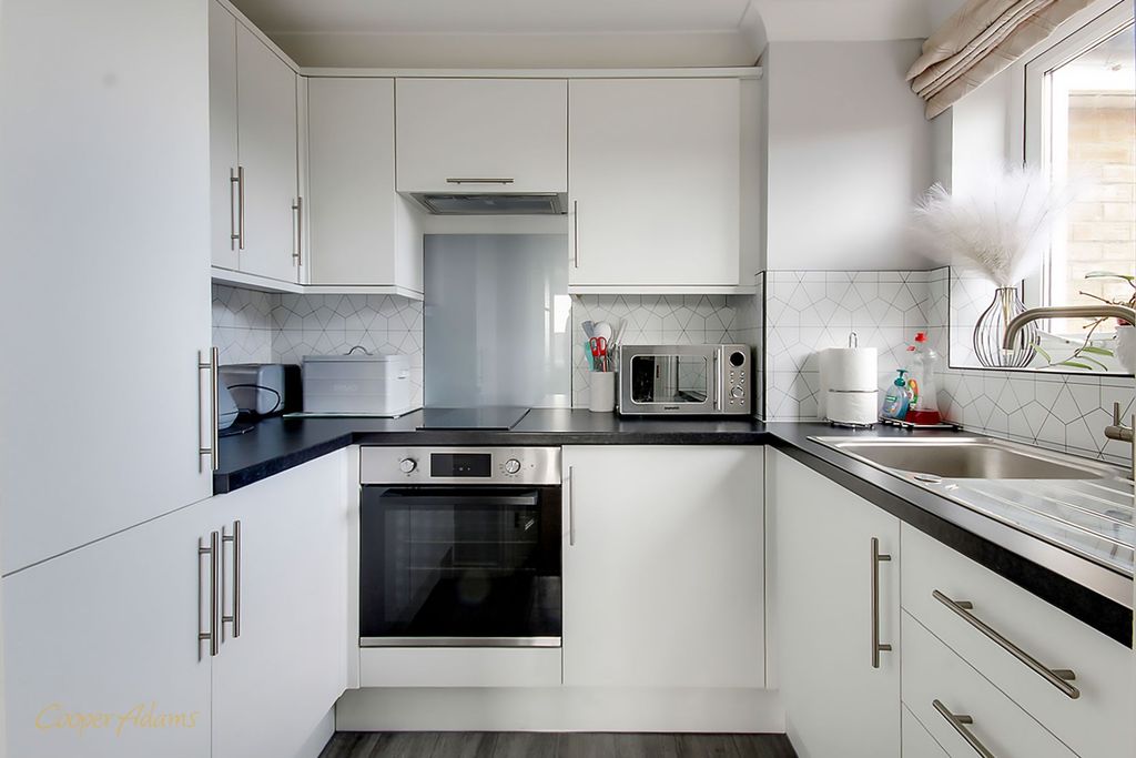 Property photo 2 of 11 Kitchen