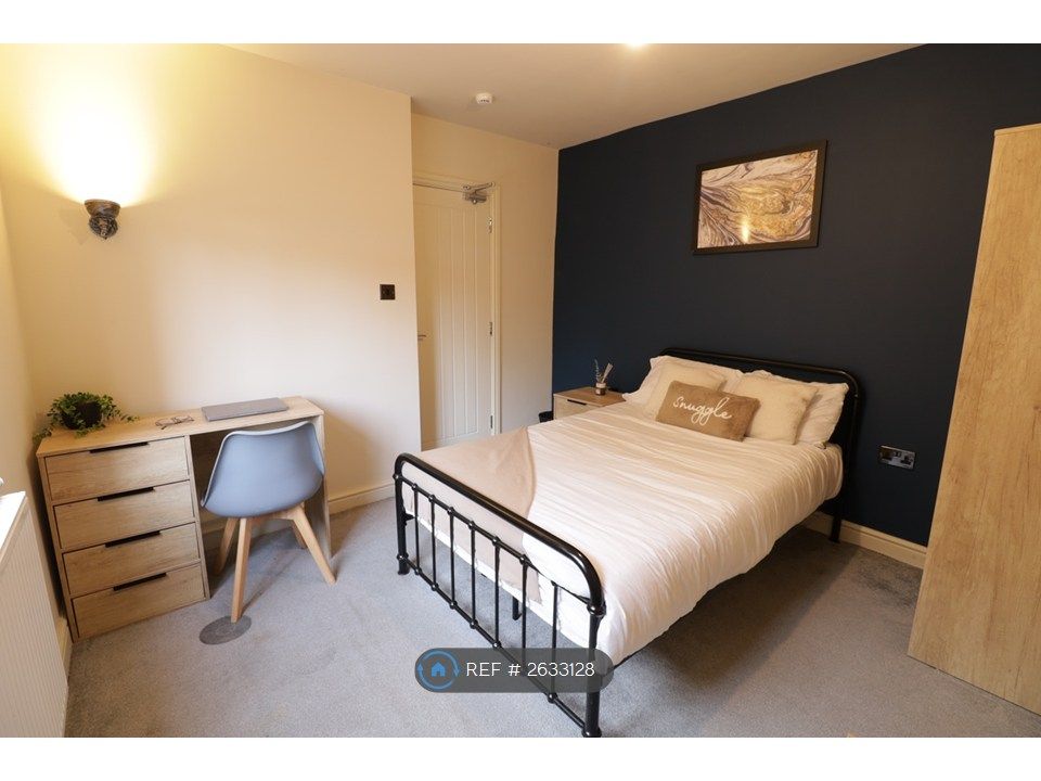 Property photo 1 of 14 Ensuite 4 Room_1