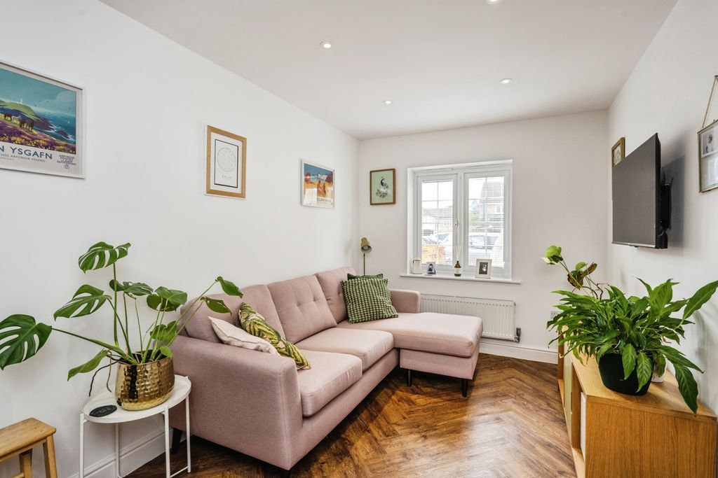 Property photo 3 of 17 Photo