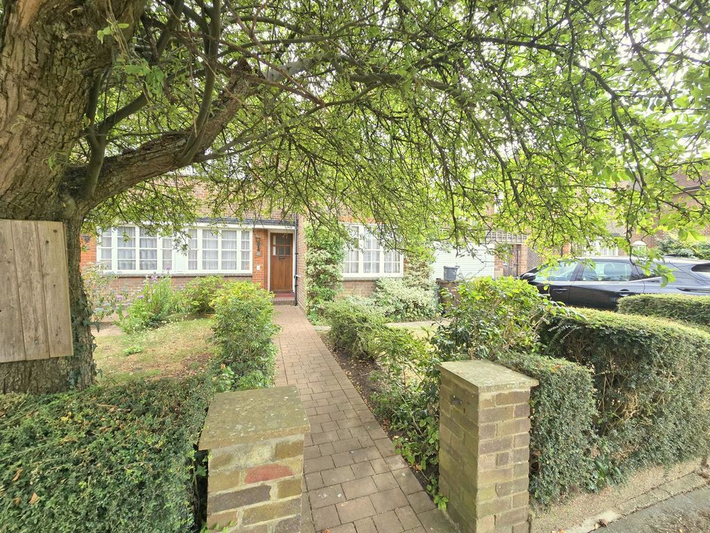 Property photo 3 of 10 Photo 2