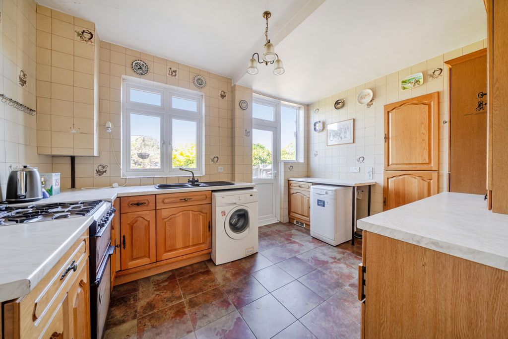 Property photo 3 of 19 Kitchen