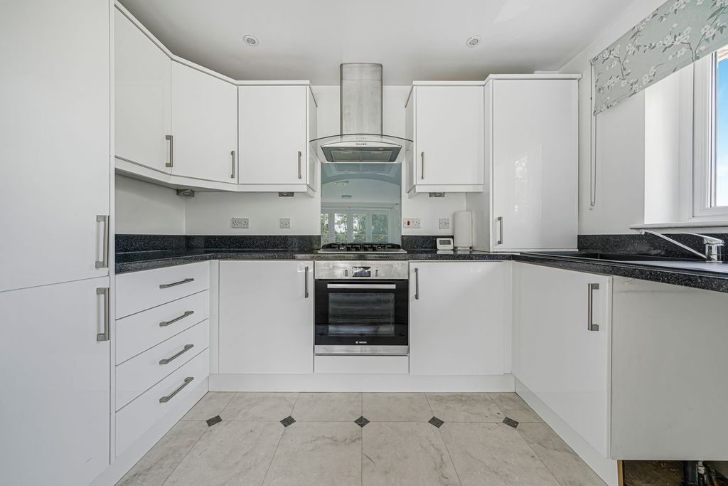 Property photo 2 of 24