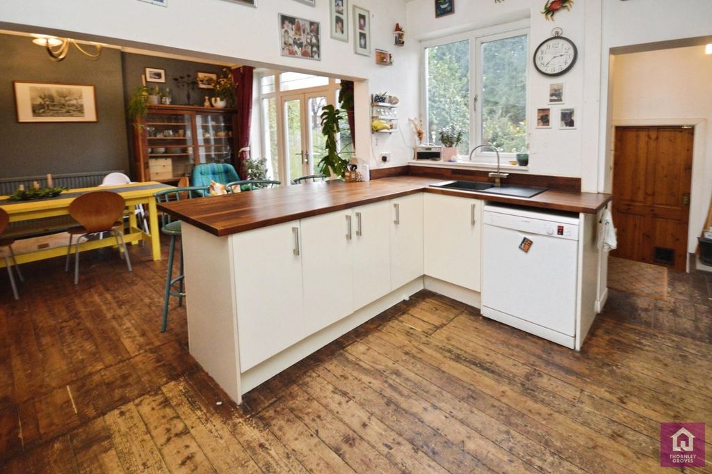 Property photo 3 of 22 Kitchen