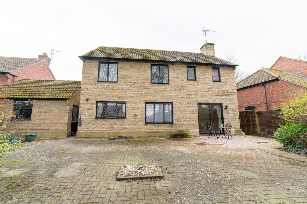 Property photo 2 of 25