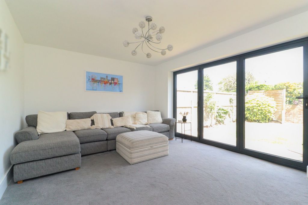 Property photo 3 of 17 Picture 3