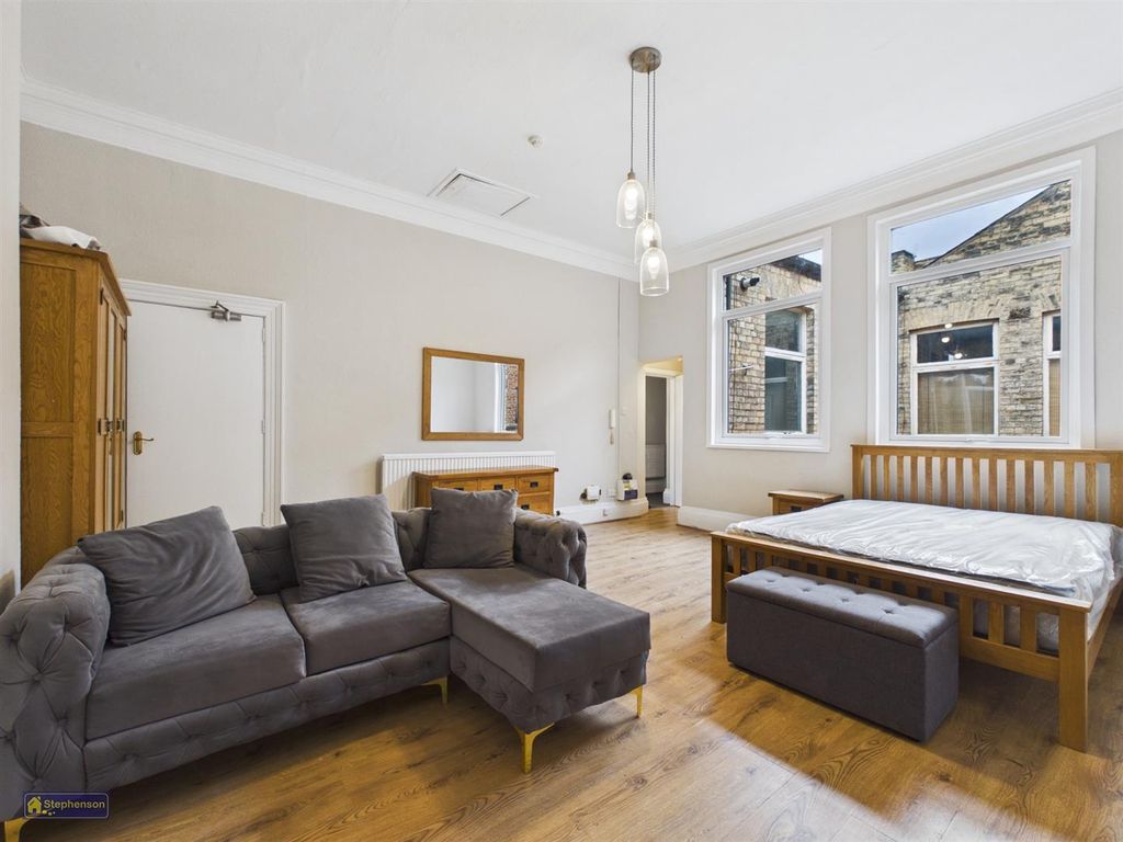 Property photo 1 of 6 Studio Apartment