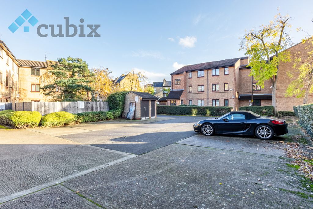 Property photo 3 of 18