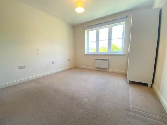 Property photo 3 of 8 Master Bedroom