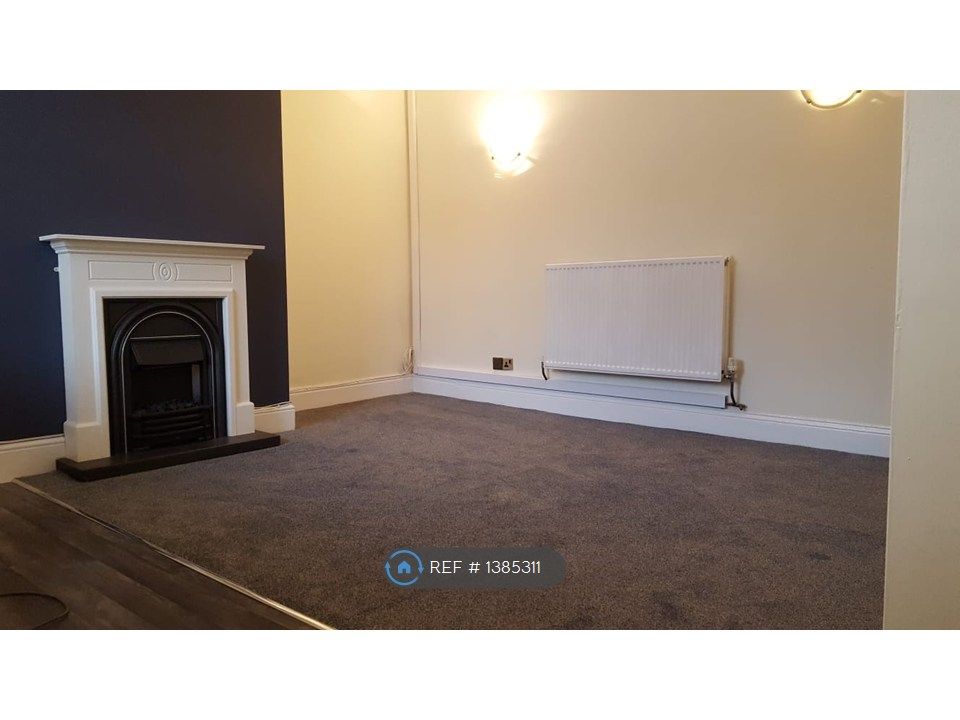 Property photo 3 of 9 Kitchen/Lounge