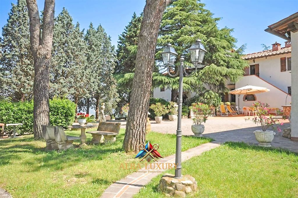 Property photo 2 of 25