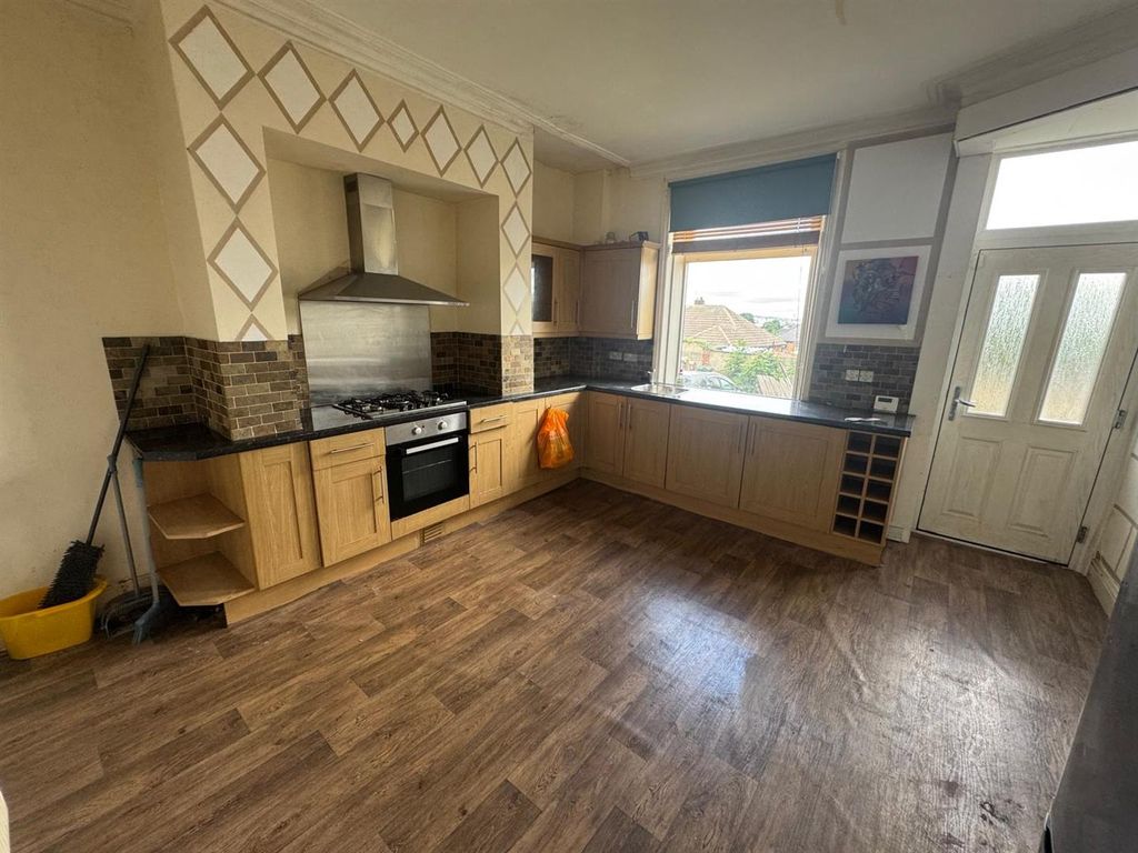 Property photo 3 of 14 Kitchen