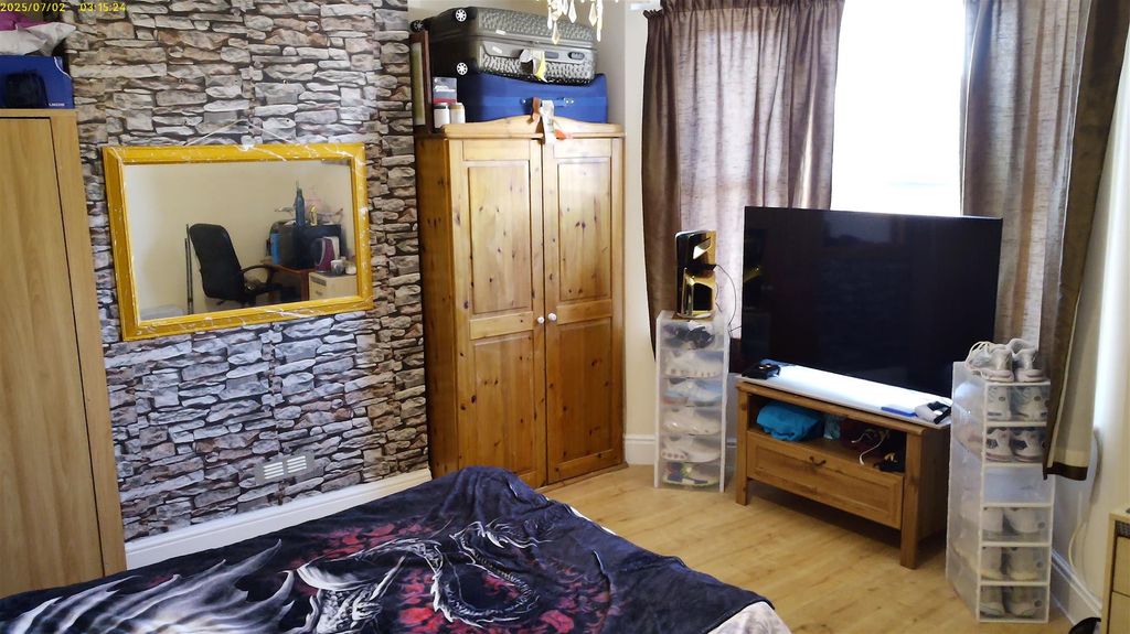 Property photo 3 of 8 Room 2.Jpg