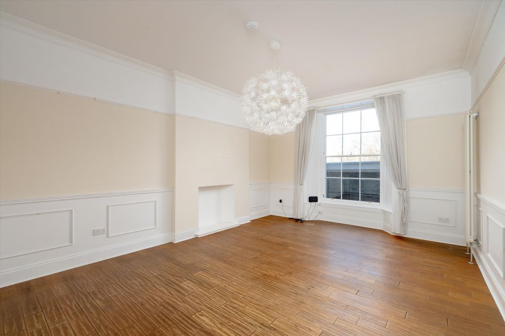 Property photo 2 of 18 Image