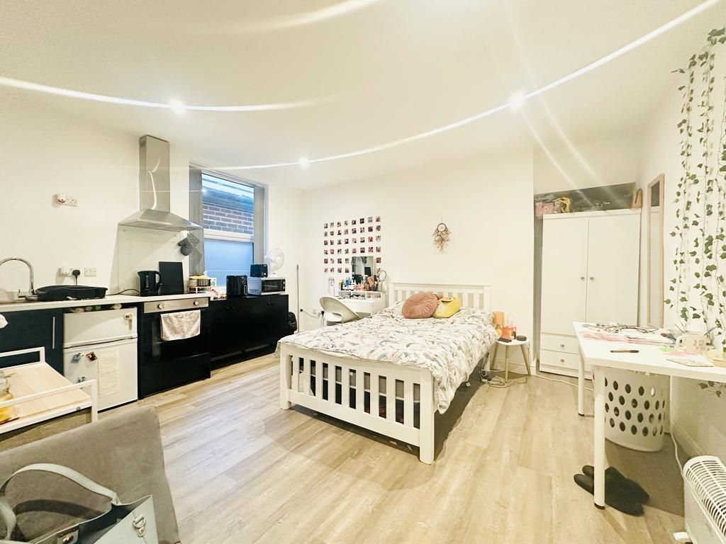 Property photo 1 of 6 Studio