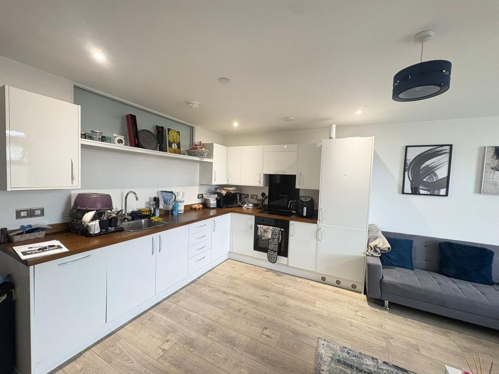 Property photo 2 of 8 Image