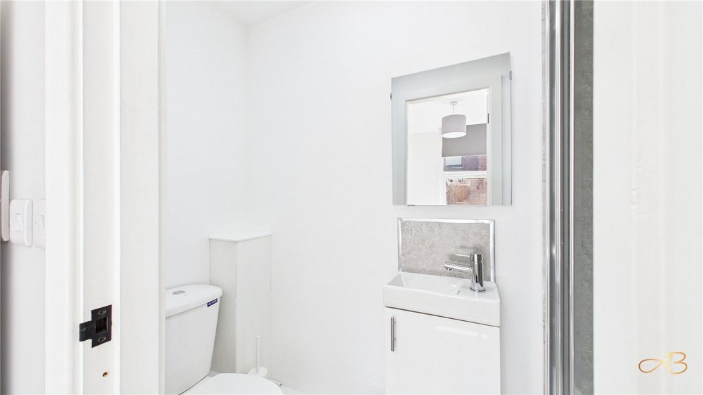 Property photo 2 of 4 Picture No. 04
