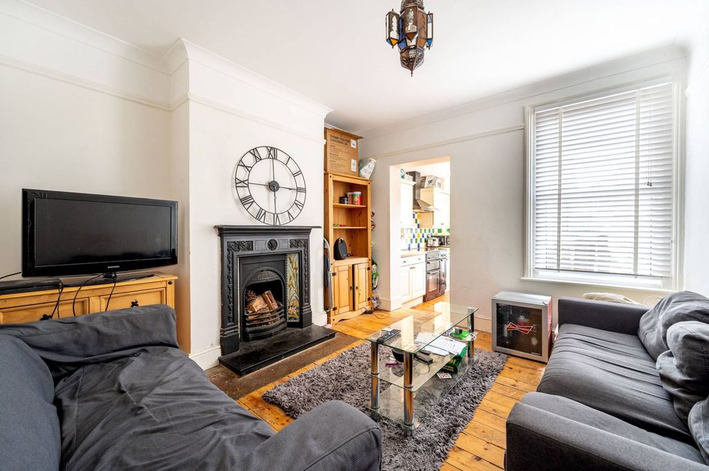 Property photo 2 of 12