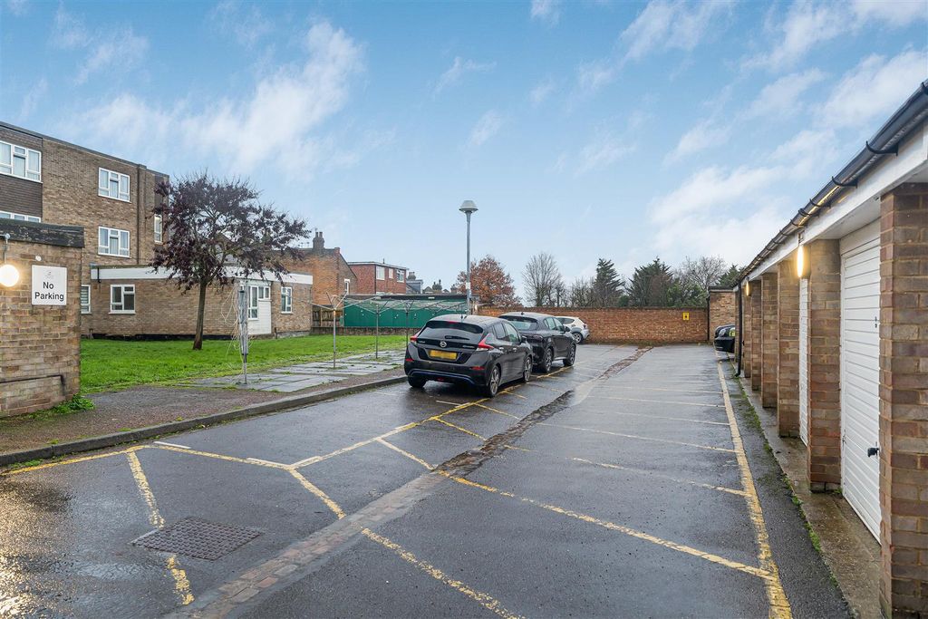 Property photo 3 of 26 4_69479.Jpg