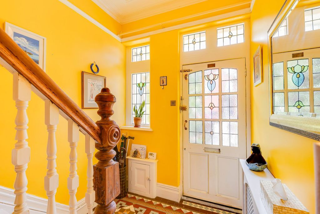 Property photo 3 of 49