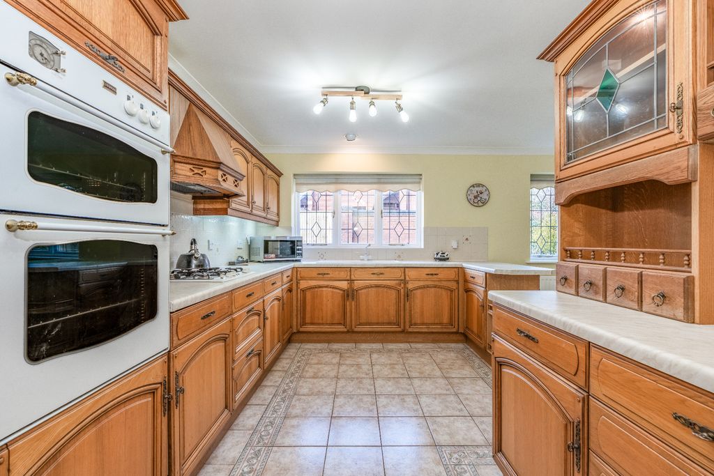 Property photo 2 of 26