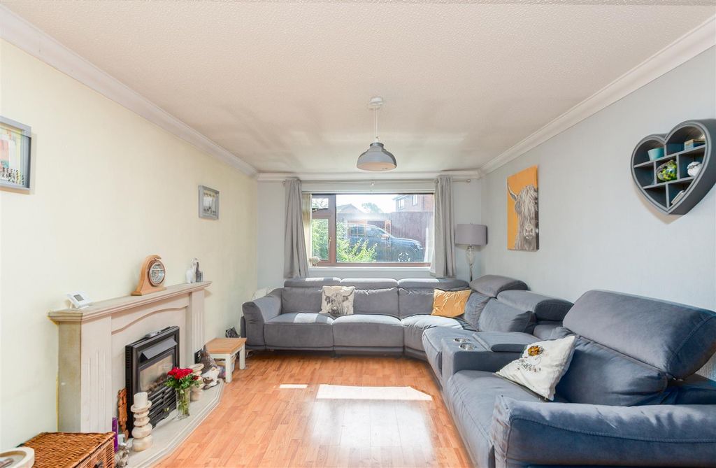 Property photo 2 of 25