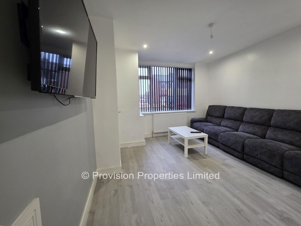 Property photo 3 of 12 Photo