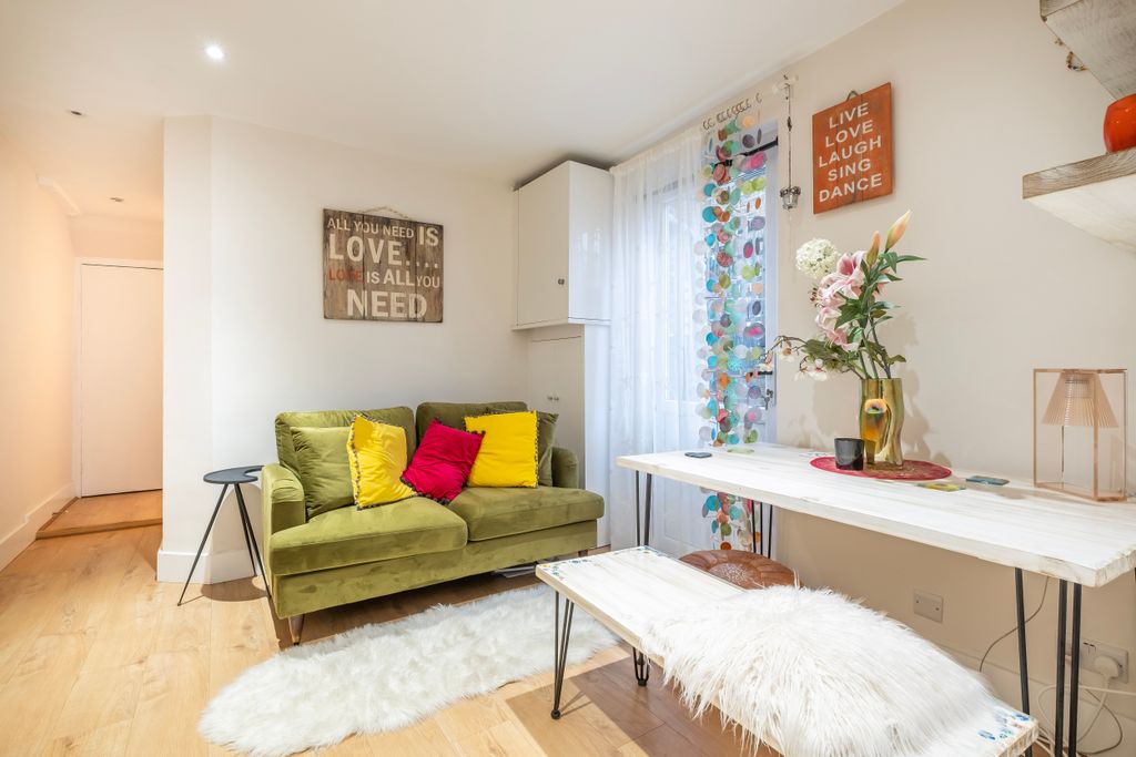 Property photo 2 of 18 2