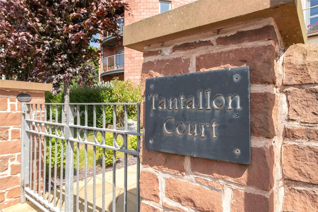Property photo 2 of 24 27 Tantallon Court
