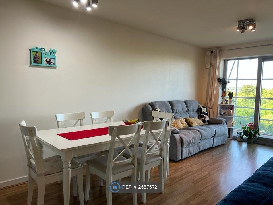 Property photo 3 of 11 Living Room