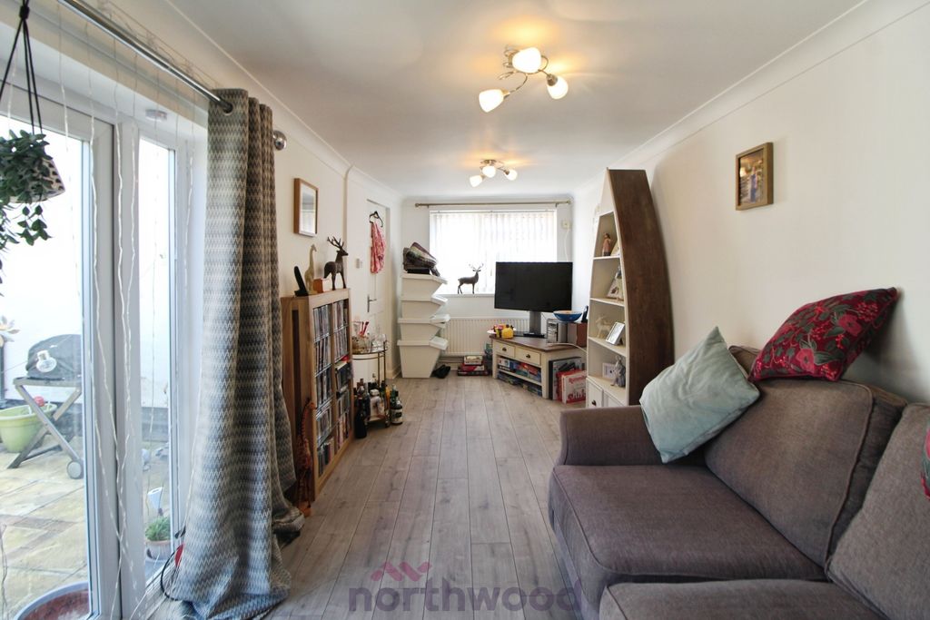 Property photo 2 of 28