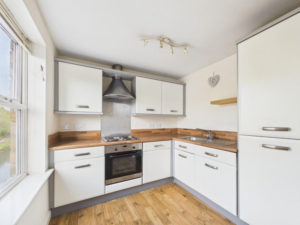 Property photo 2 of 11 Kitchen