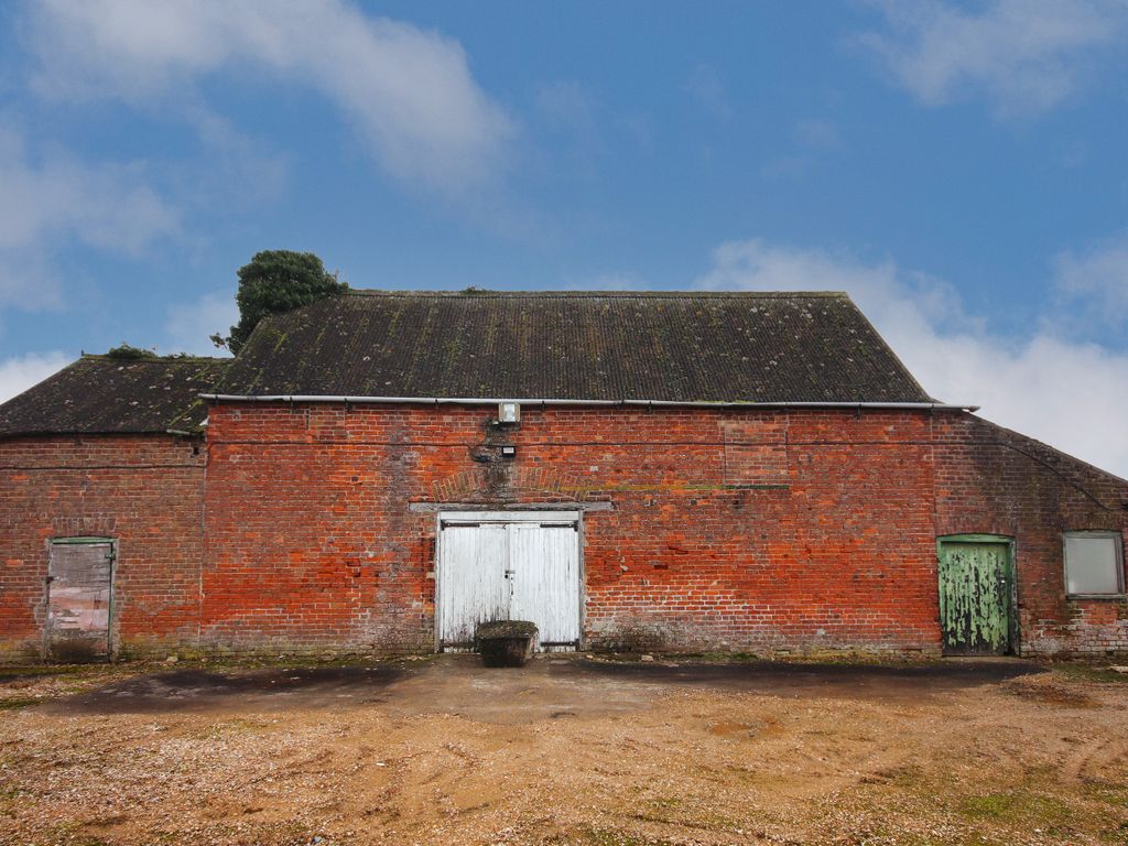 Property photo 2 of 20 8