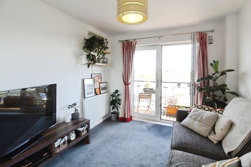 Property photo 2 of 11 Picture No. 24