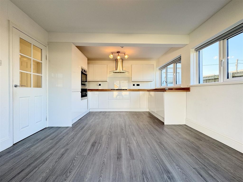 Property photo 3 of 25 Kitchen Diner