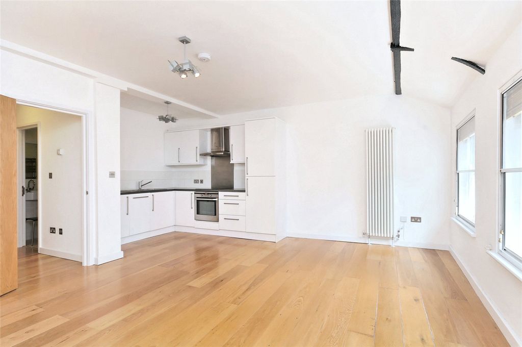 Property photo 2 of 8 Beak Street