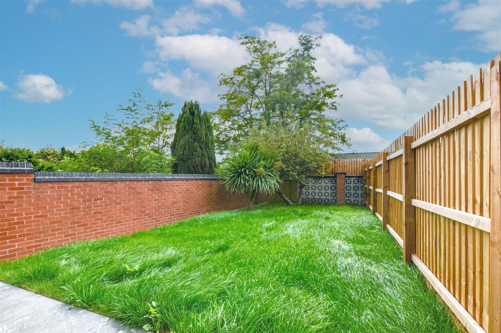 Property photo 3 of 16 Garden_1.Jpeg