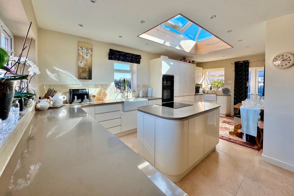 Property photo 2 of 18 Kitchen