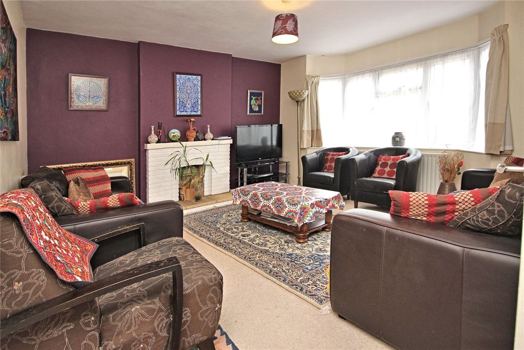 Property photo 2 of 16 Lounge