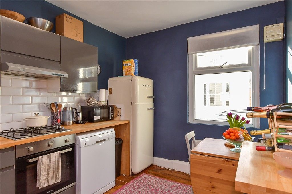 Property photo 3 of 8 Kitchen