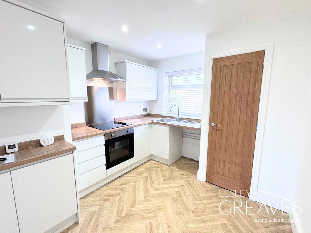 Property photo 3 of 9 Kitchen