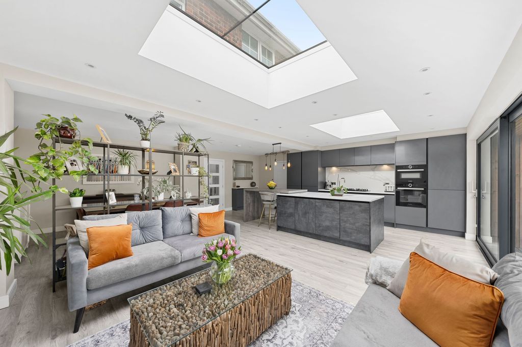 Property photo 2 of 36