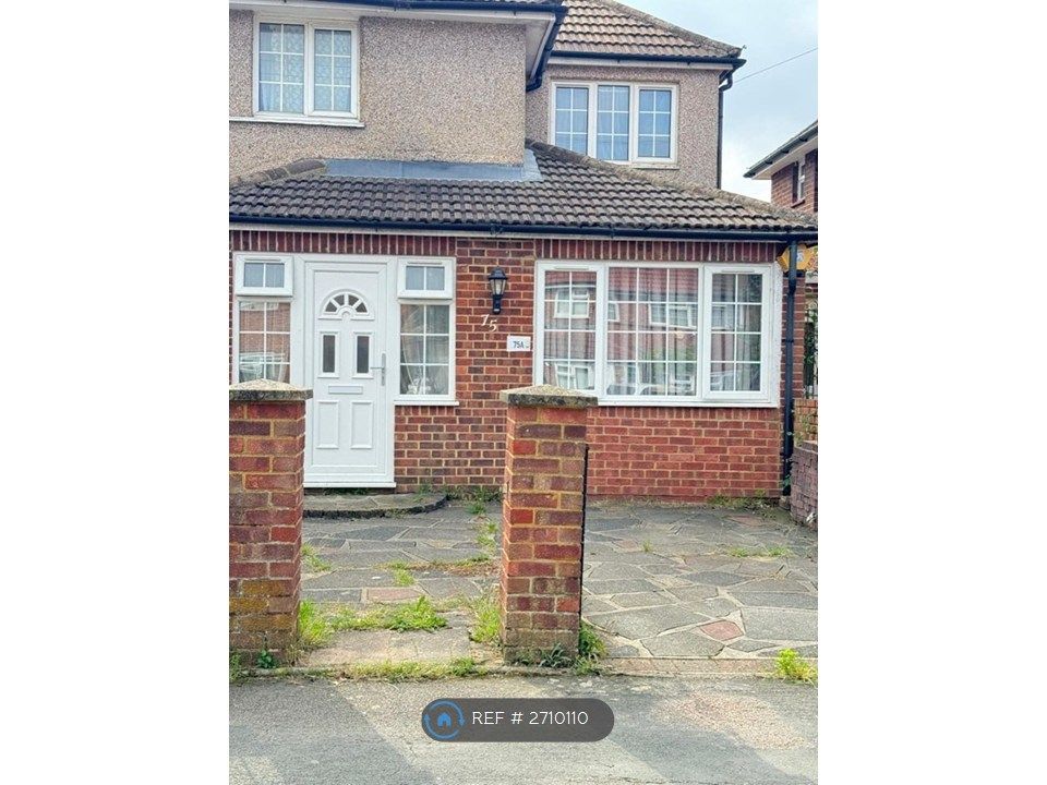 Property photo 1 of 14 Driveway