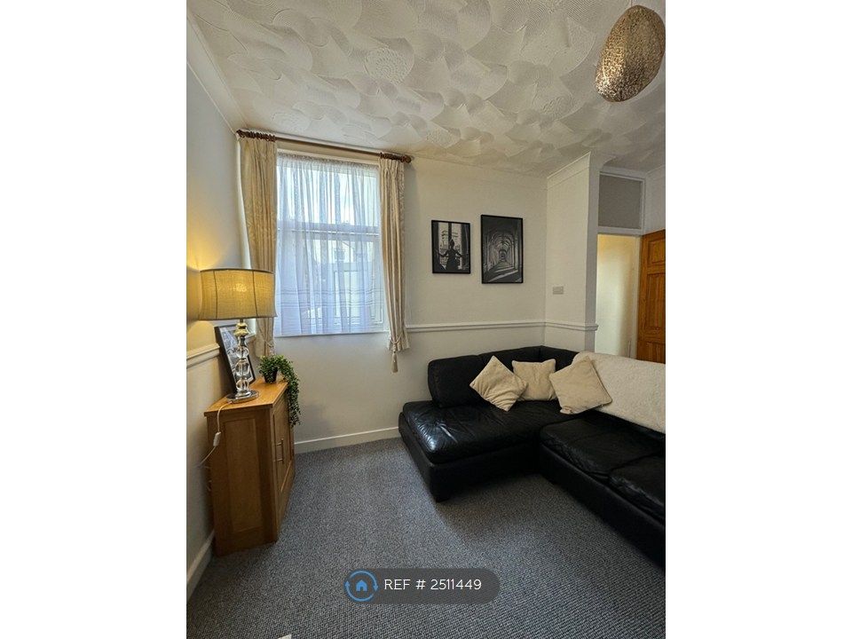 Property photo 2 of 13 Shared Lounge